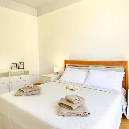 Elegant In The Heart Of The Marina Apartment