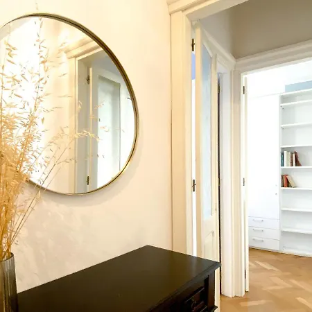 Elegant In The Heart Of The Marina Apartment