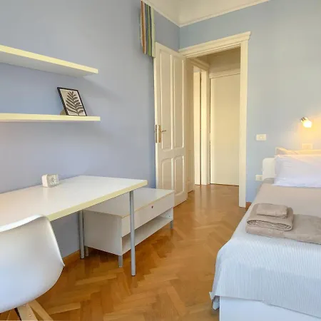 Elegant In The Heart Of The Marina Apartman